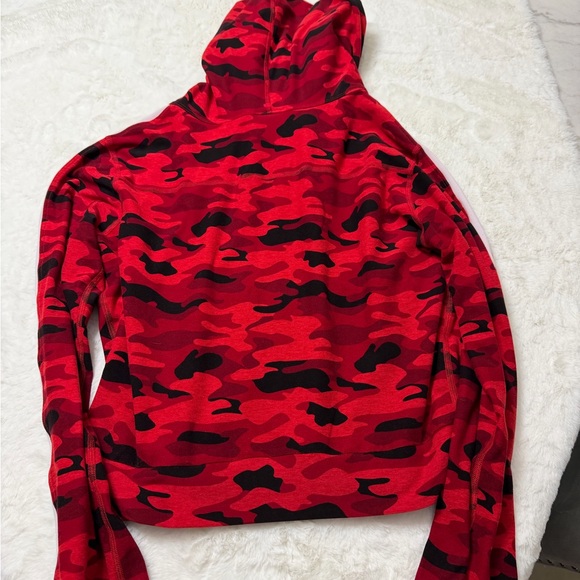 Bombshell Sportswear Camo jacket - Picture 2 of 3